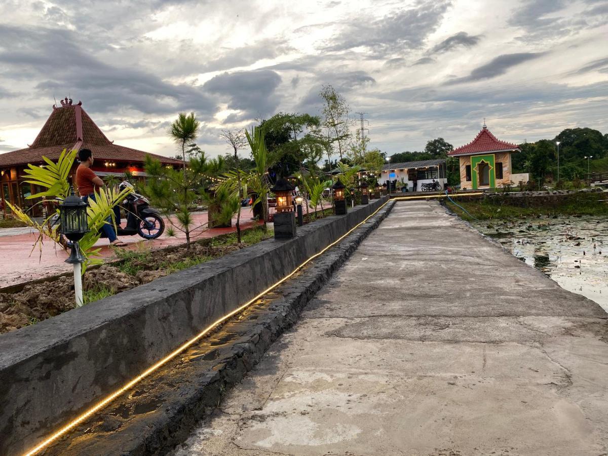 Resort & Resto Talaga Sundayana Subang Exteriér fotografie