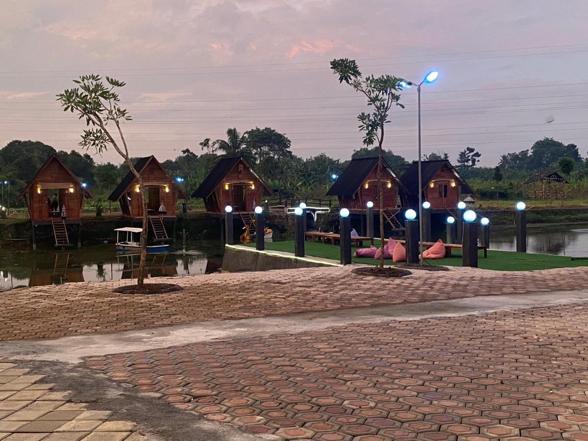 Resort & Resto Talaga Sundayana Subang Exteriér fotografie